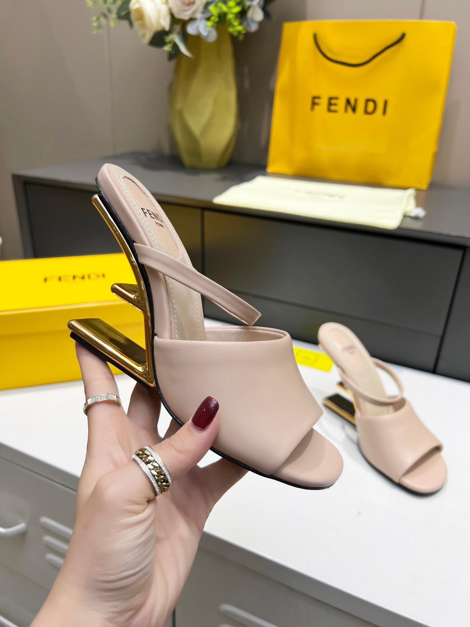 F**di first sandals 95mm in poudre calfskin