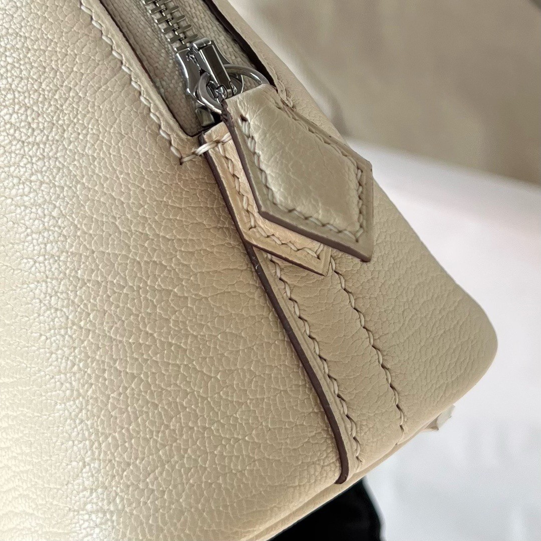 H**mes bolide 1923 mini handmade bag in craie chevre mysore leather