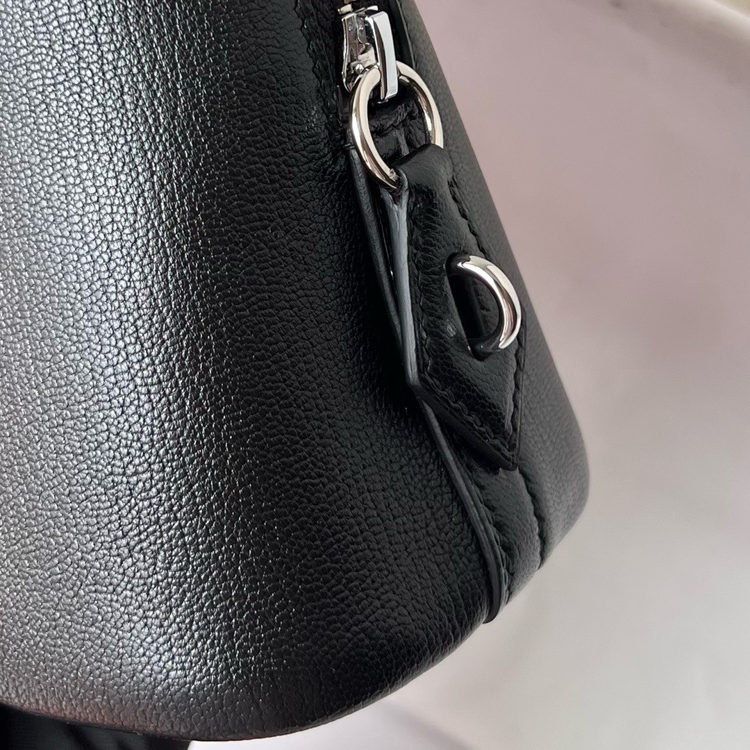 H**mes bolide 1923 25 handmade bag in black chevre mysore leather