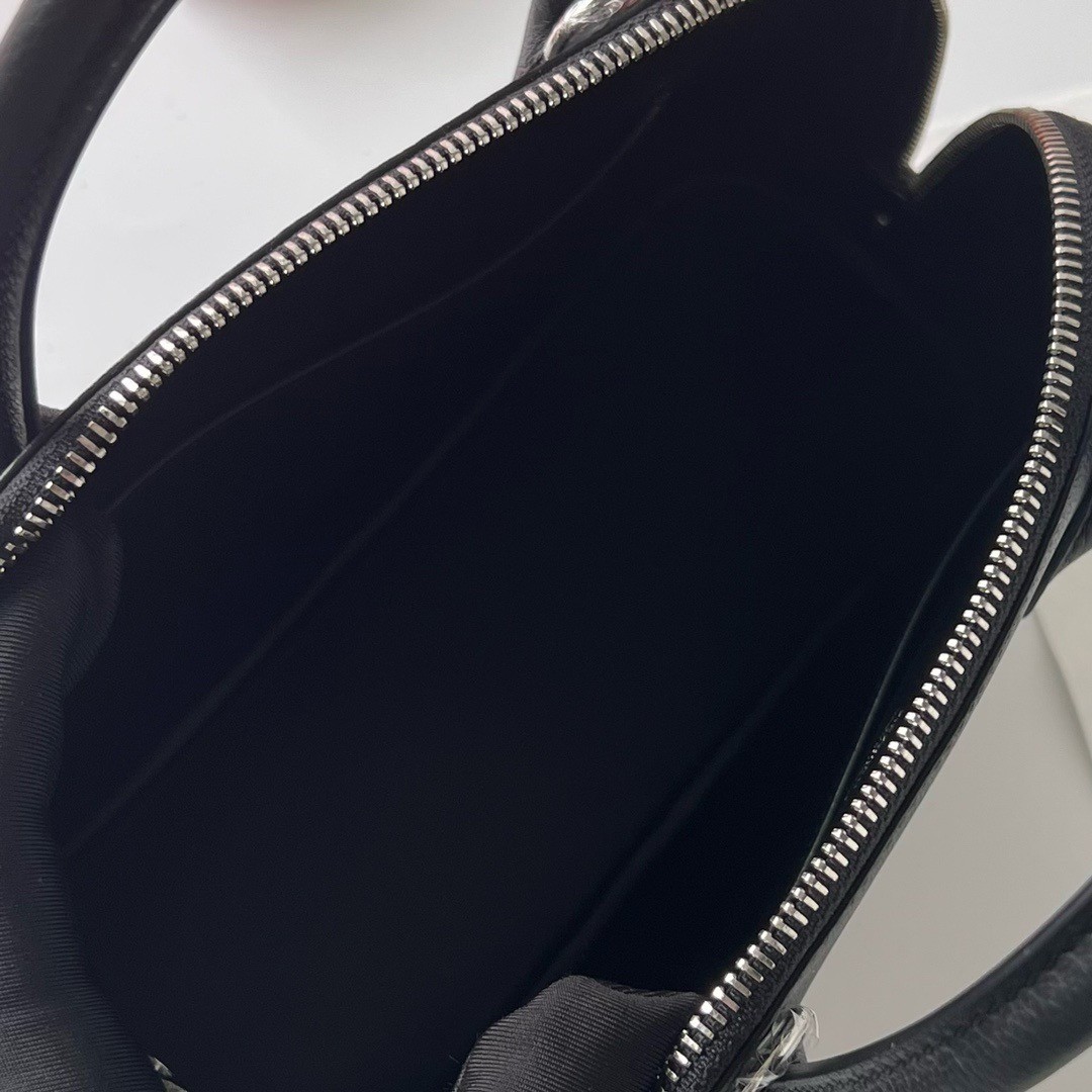 H**mes bolide 1923 25 handmade bag in black evercolor calfskin