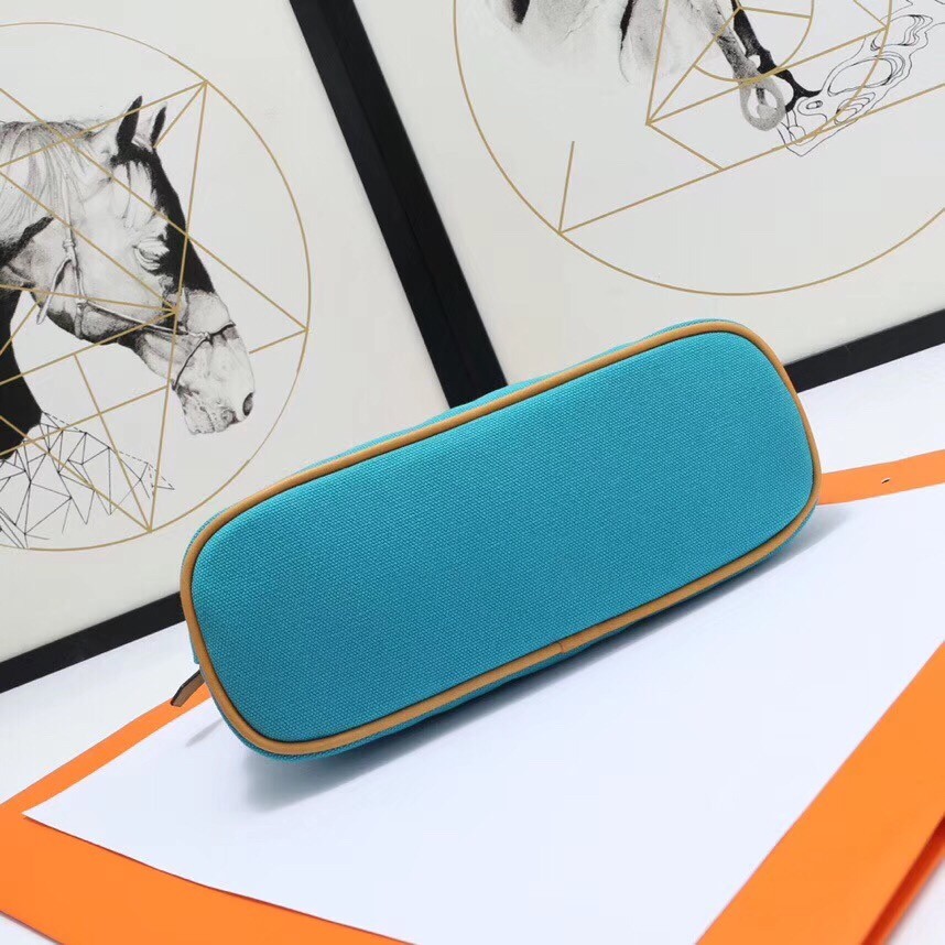 H**mes medium bolide travel case in blue horizon cotton