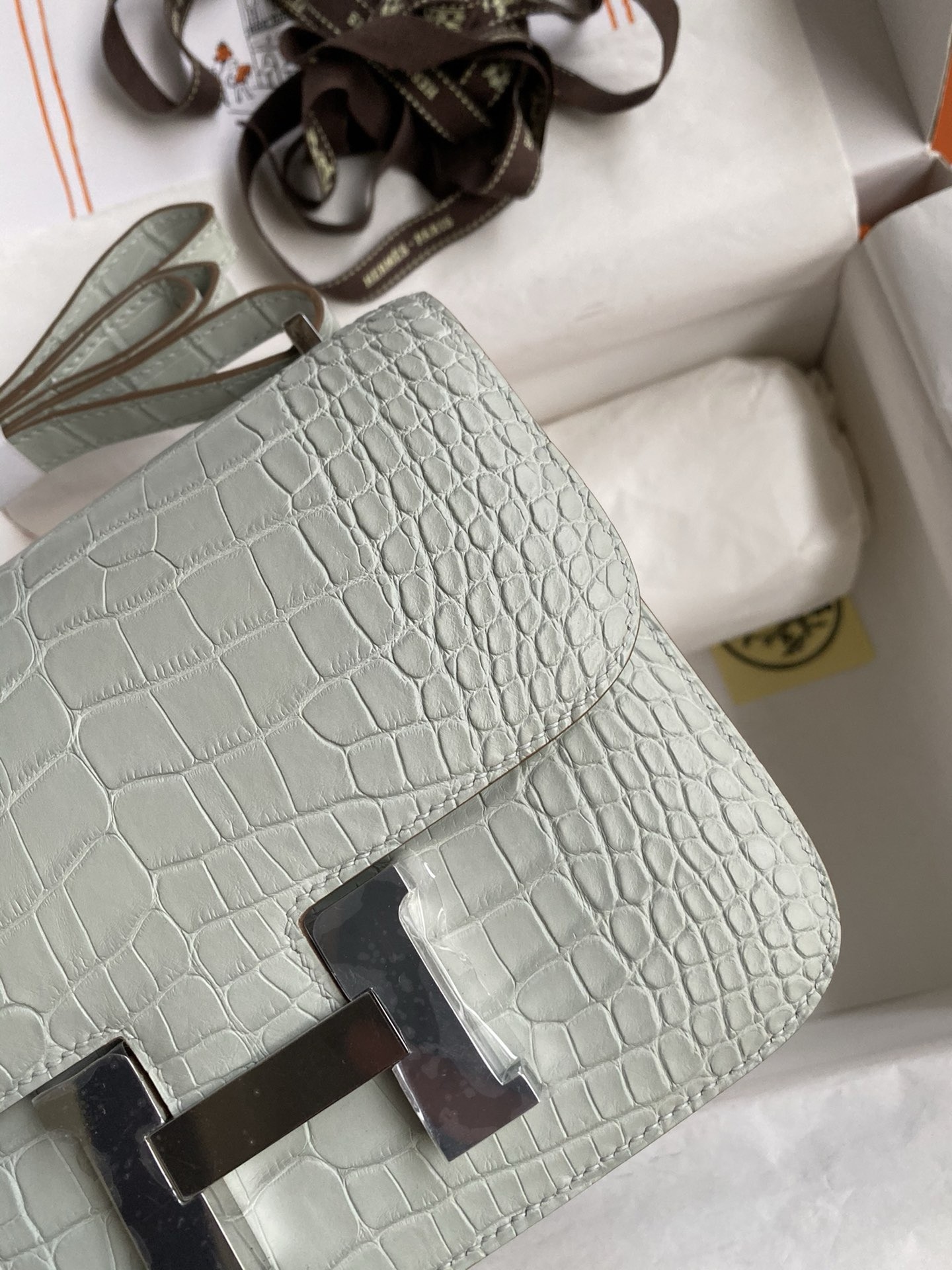H**mes constance 18 handmade bag in gris neve matte alligator leather