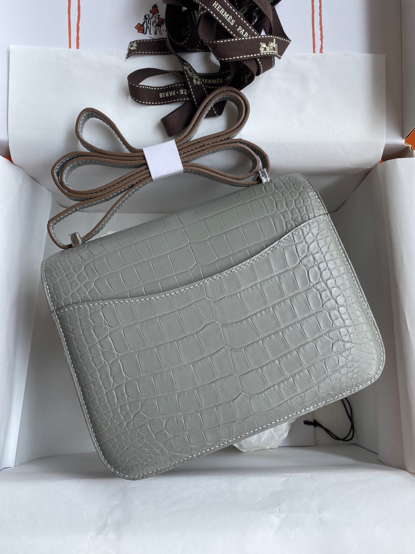 H**mes constance 18 handmade bag in grey matte alligator leather