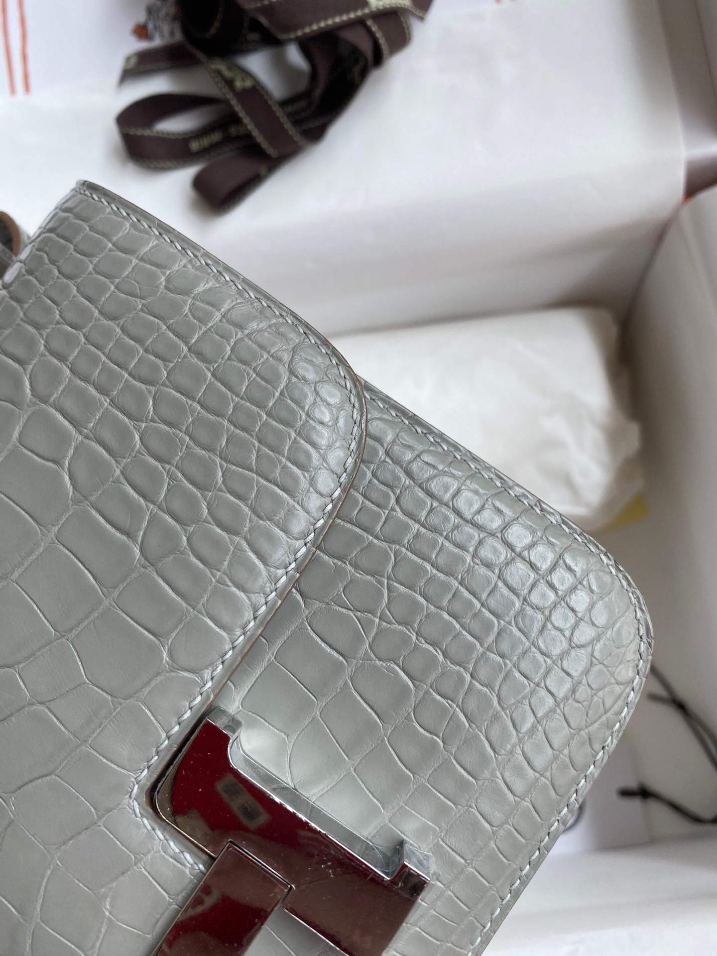 H**mes constance 18 handmade bag in grey matte alligator leather