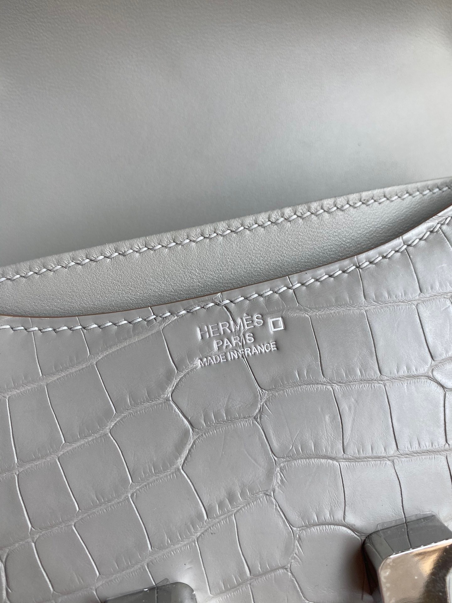 H**mes constance 18 handmade bag in grey matte alligator leather