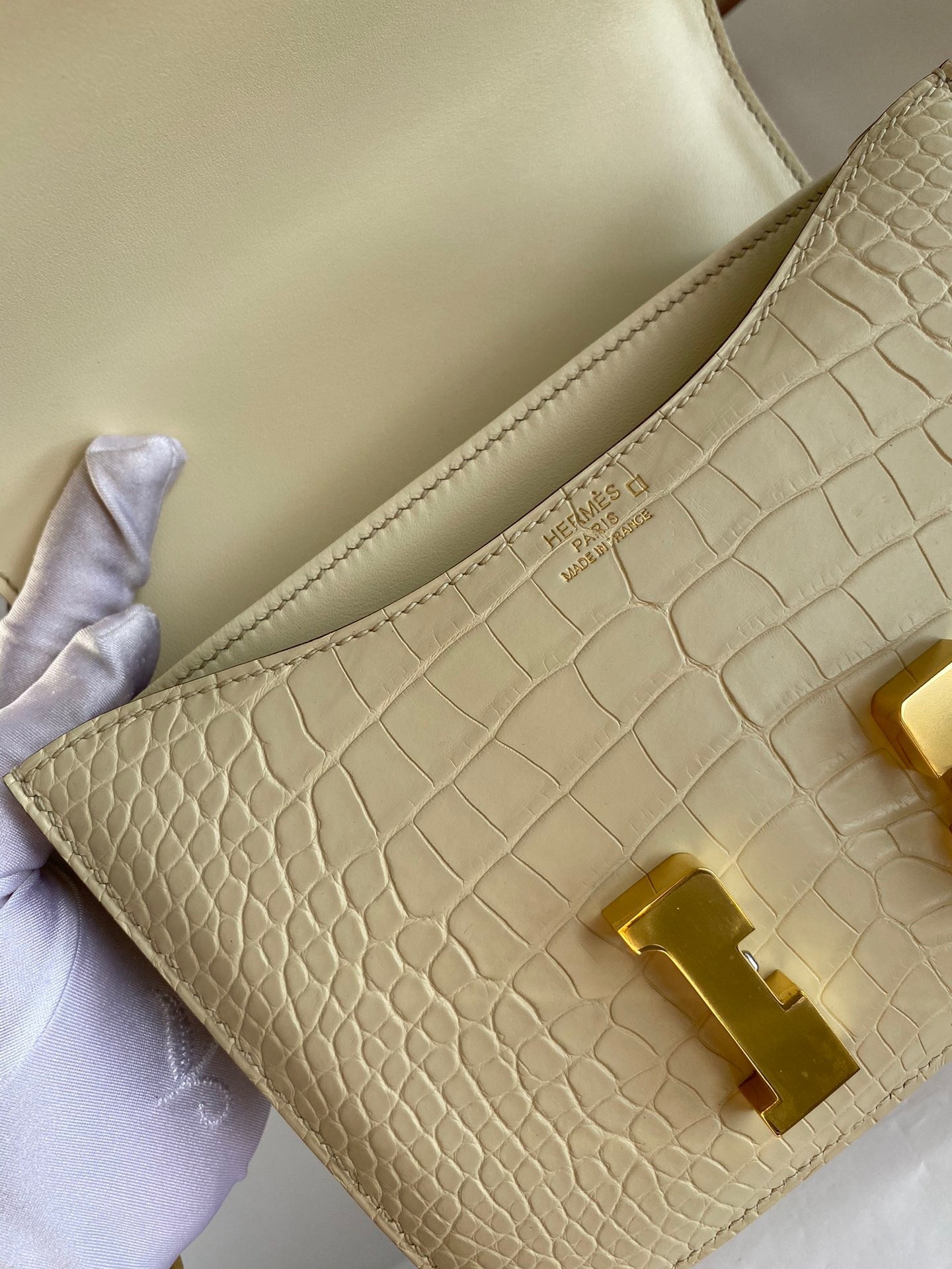 H**mes constance 18 handmade bag in vanille matte alligator leather