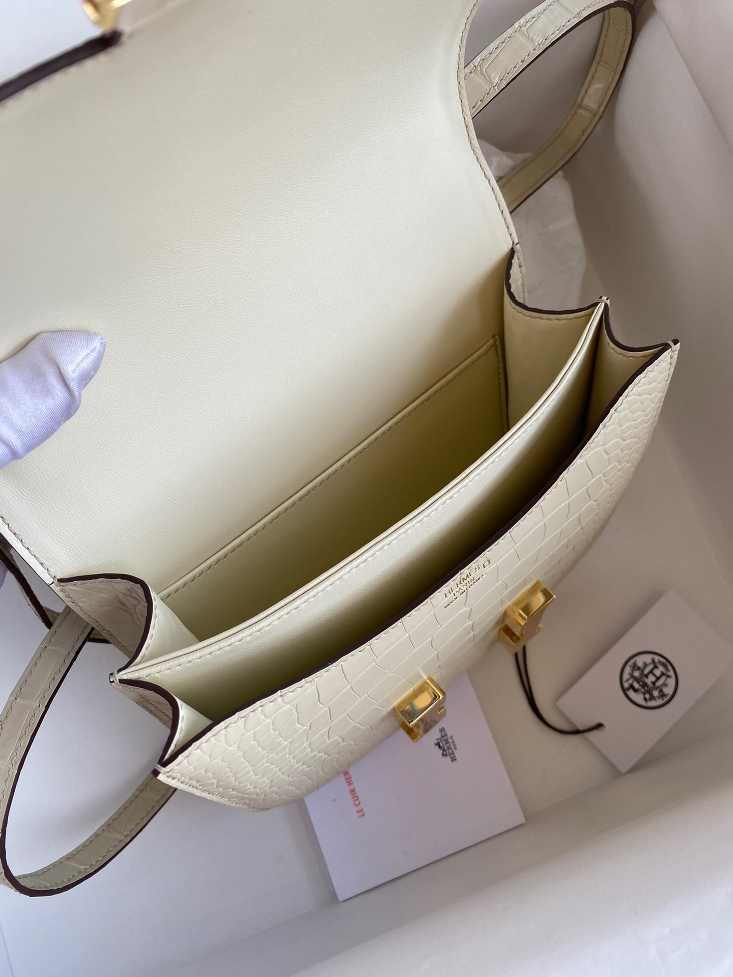 H**mes constance 18 handmade bag in vanille matte alligator leather