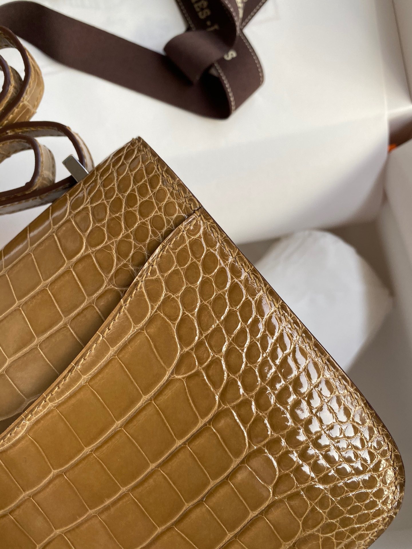 H**mes constance 18 handmade bag in beige shiny alligator leather