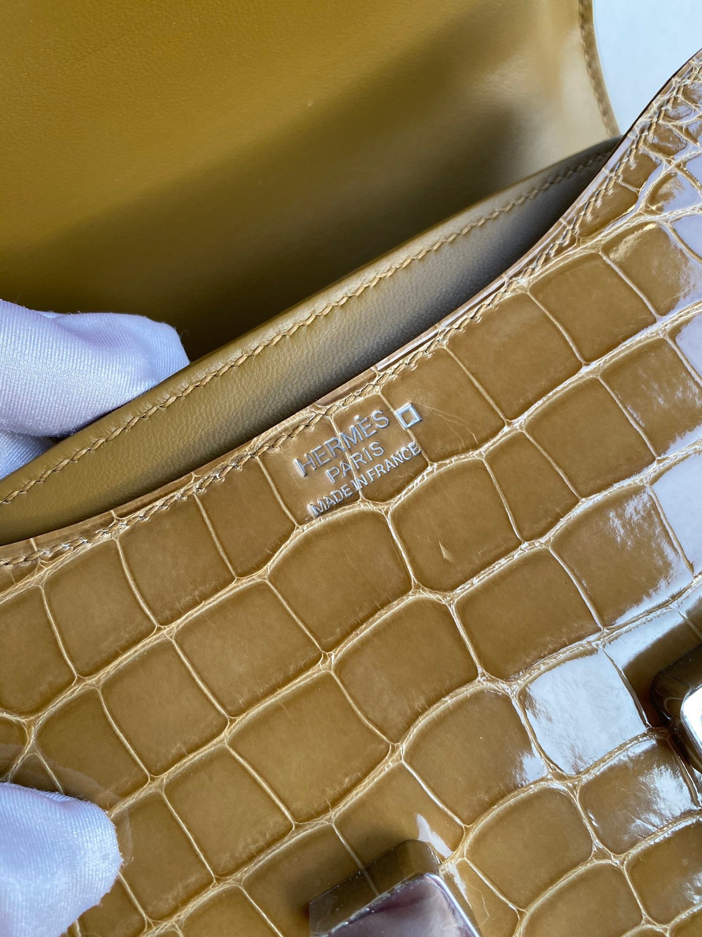 H**mes constance 18 handmade bag in beige shiny alligator leather