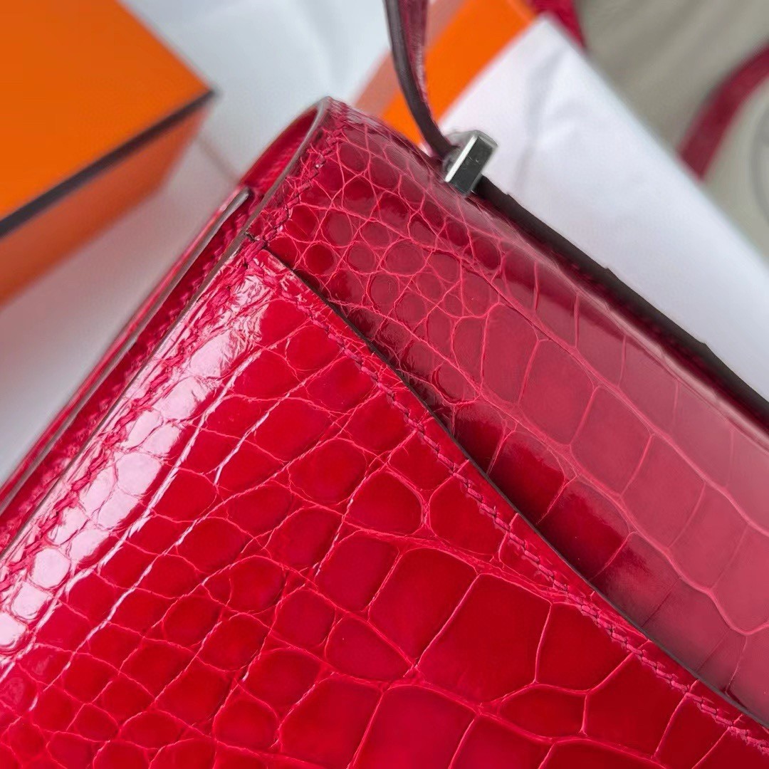 H**mes constance 18 handmade bag in red shiny alligator leather
