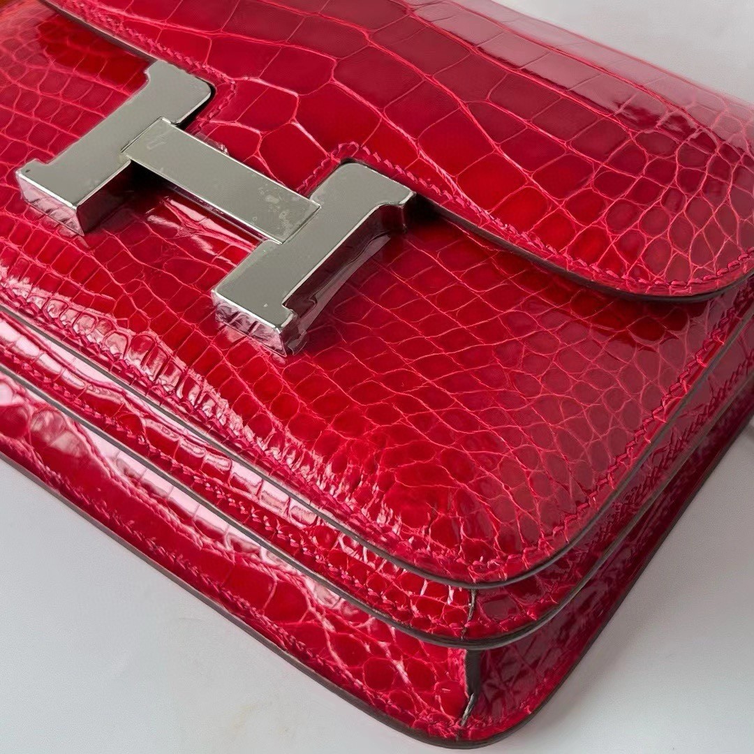 H**mes constance 18 handmade bag in red shiny alligator leather