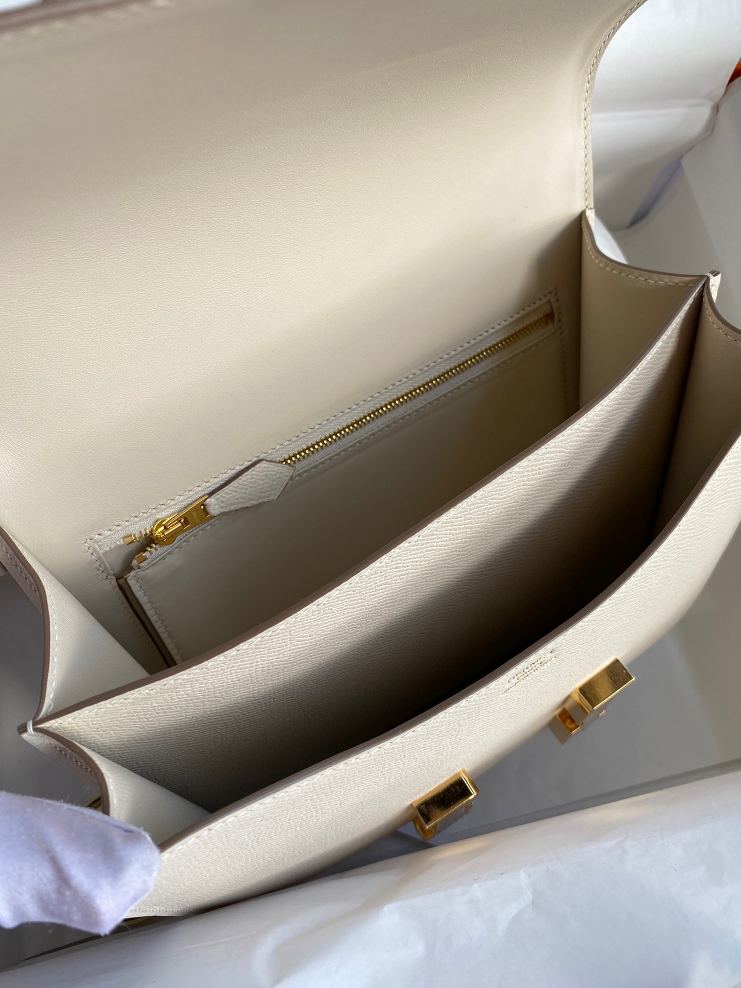 H**mes constance 24 handmade bag in craie epsom calfskin