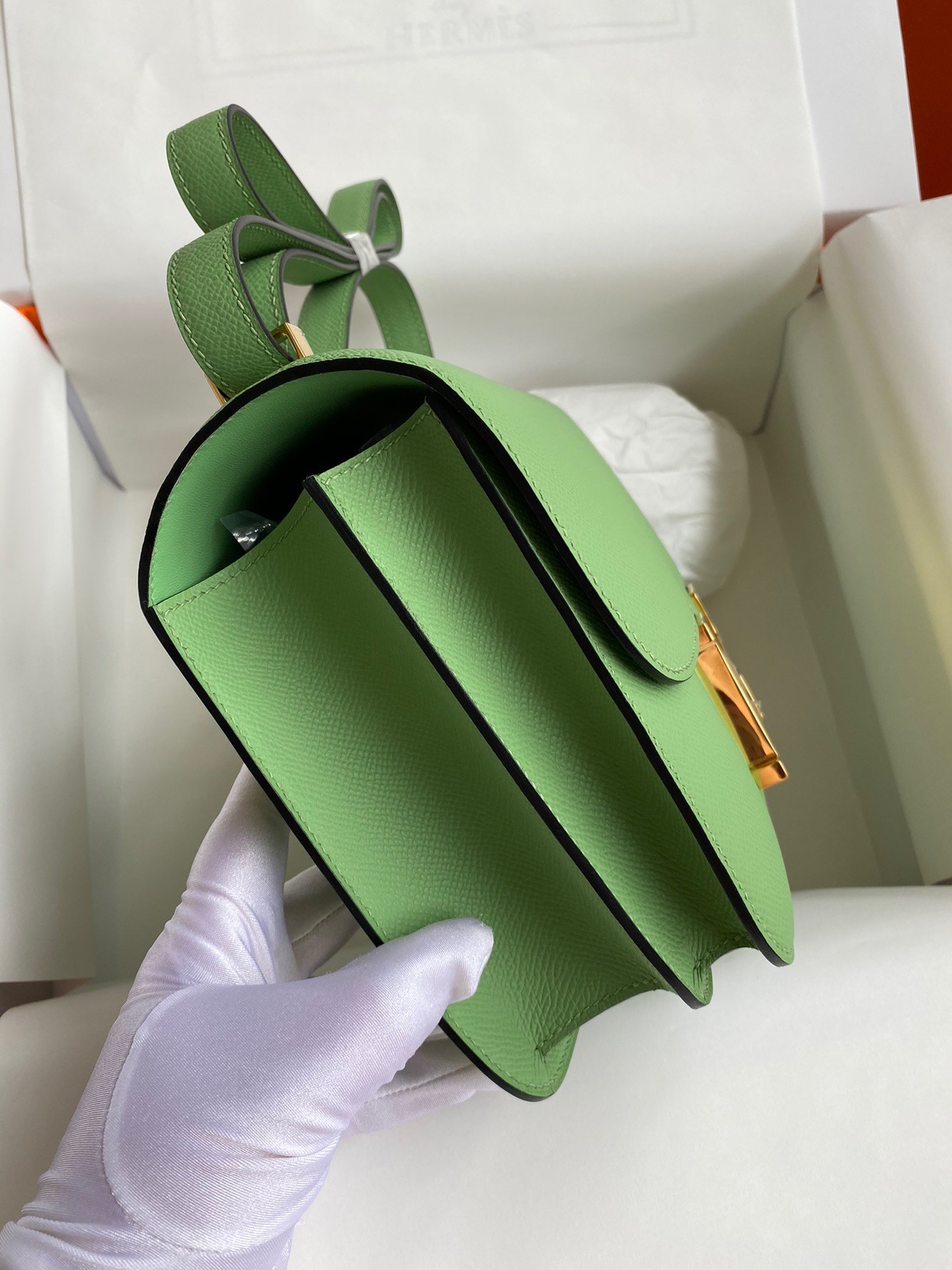 H**mes constance 24 handmade bag in vert criquet epsom calfskin
