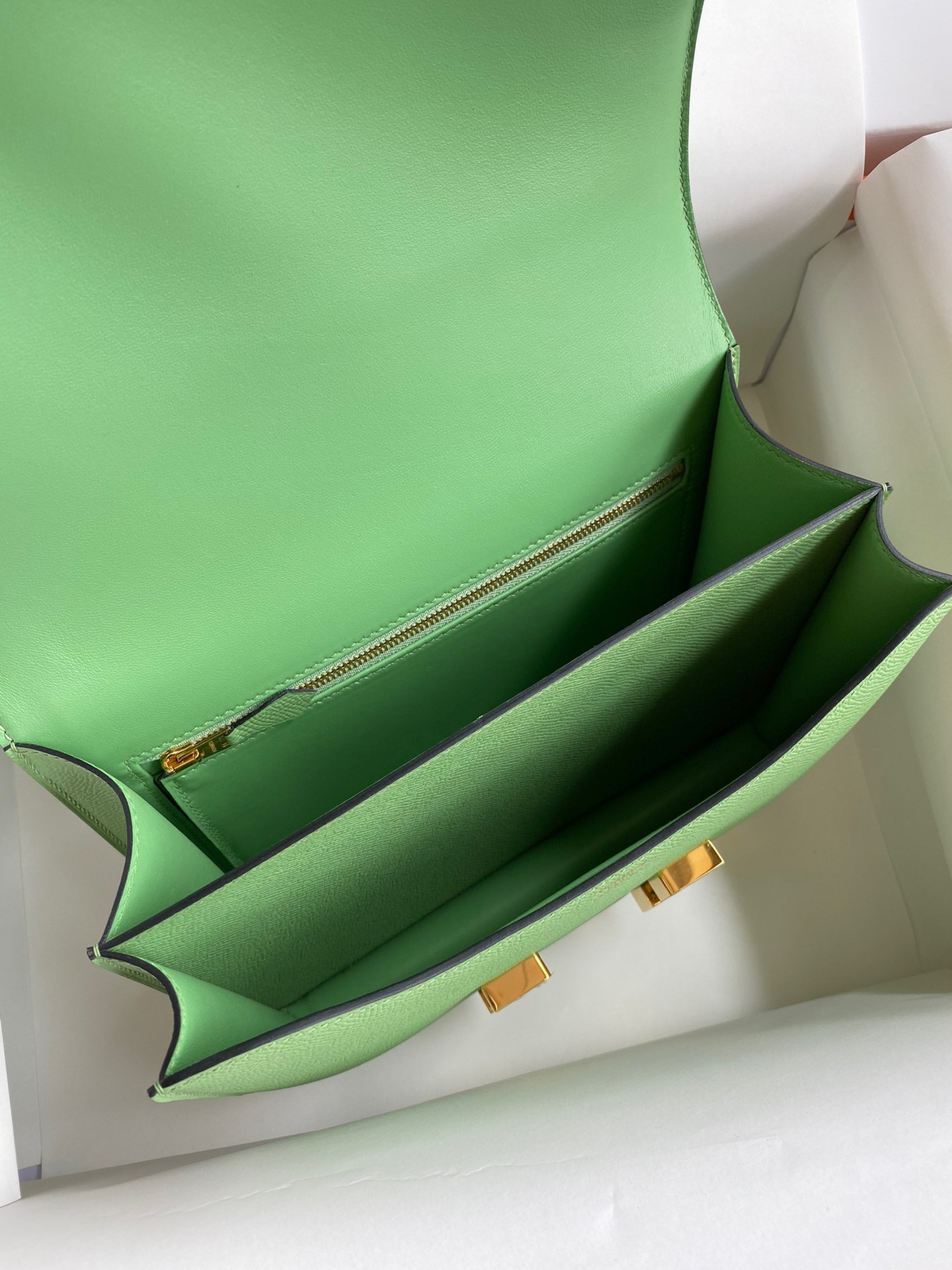 H**mes constance 24 handmade bag in vert criquet epsom calfskin