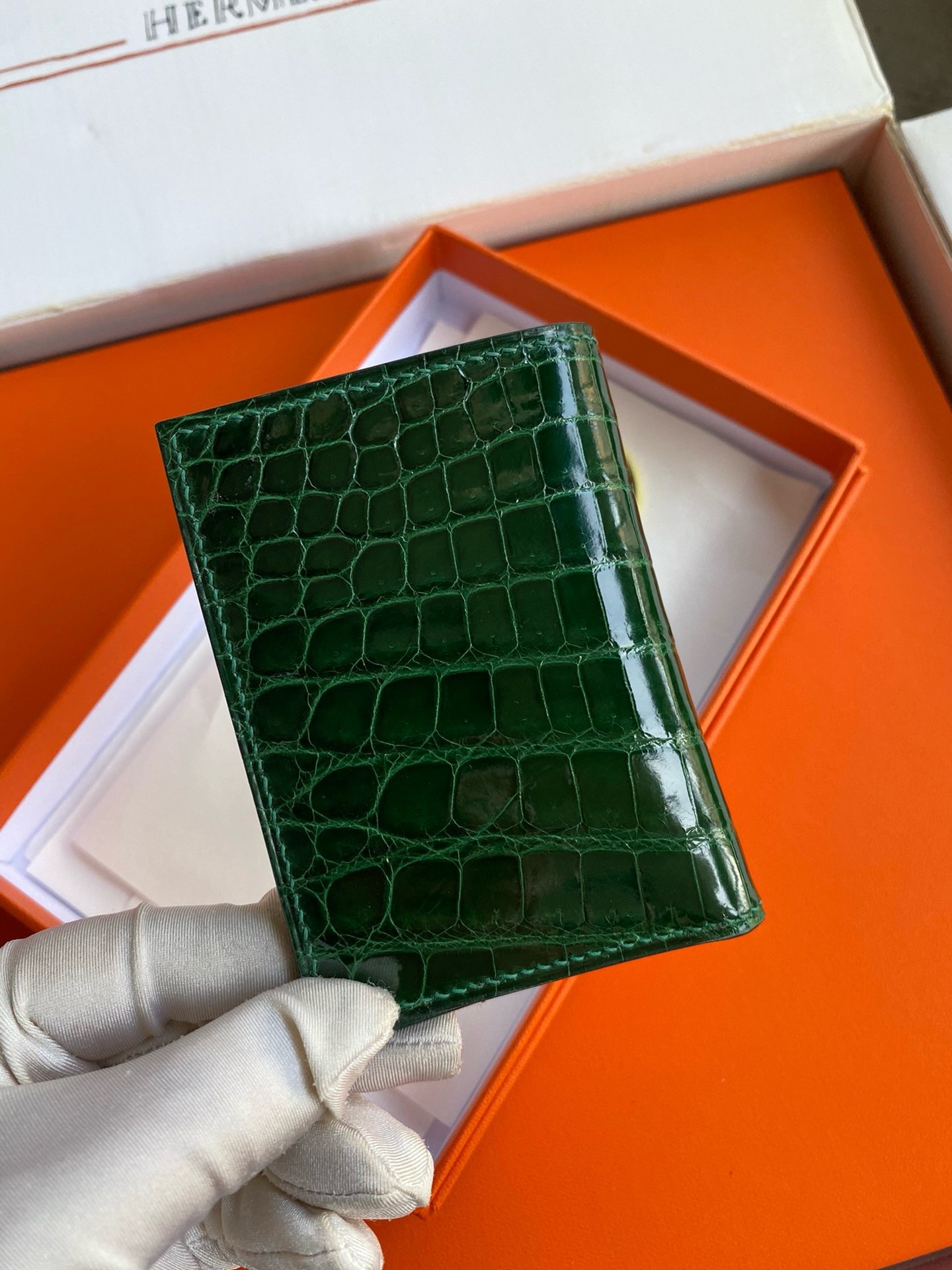 H**mes mc² euclide card holder in vert emeraud shiny alligator leather
