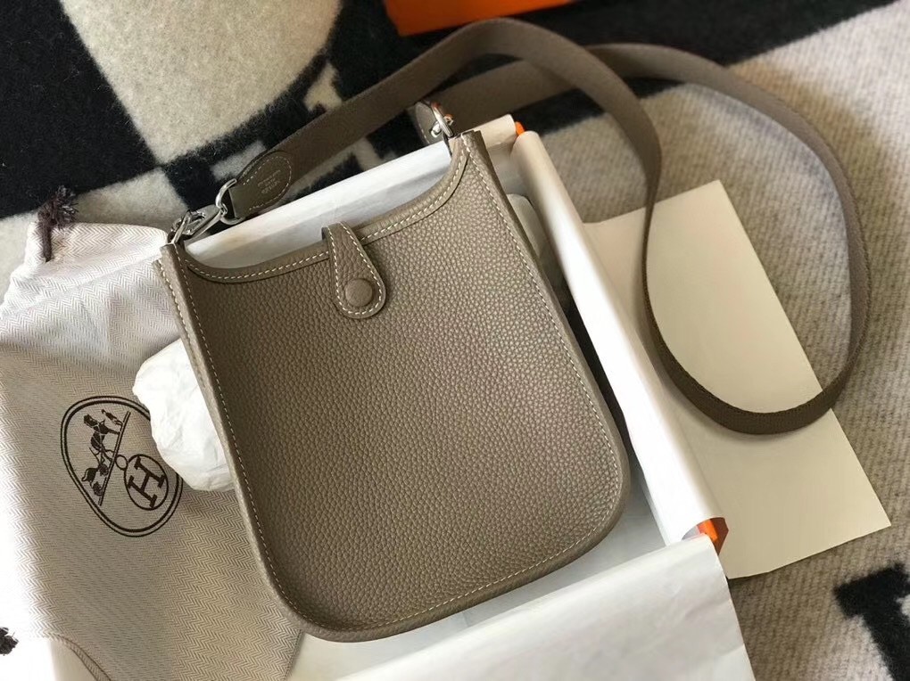 H**mes evelyne iii tpm mini bag in taupe clemence leather