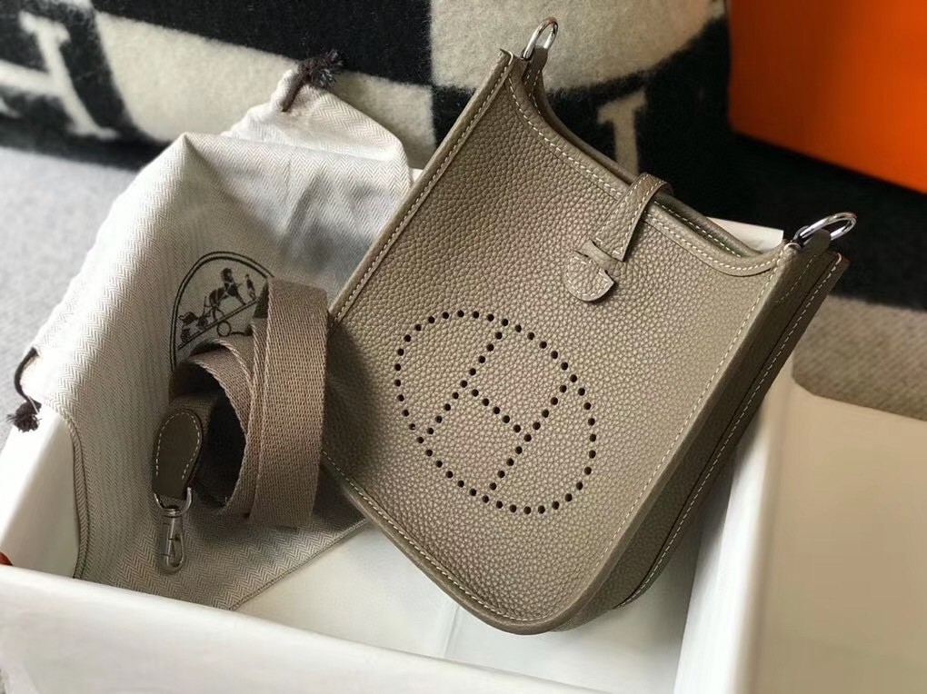 H**mes evelyne iii tpm mini bag in taupe clemence leather