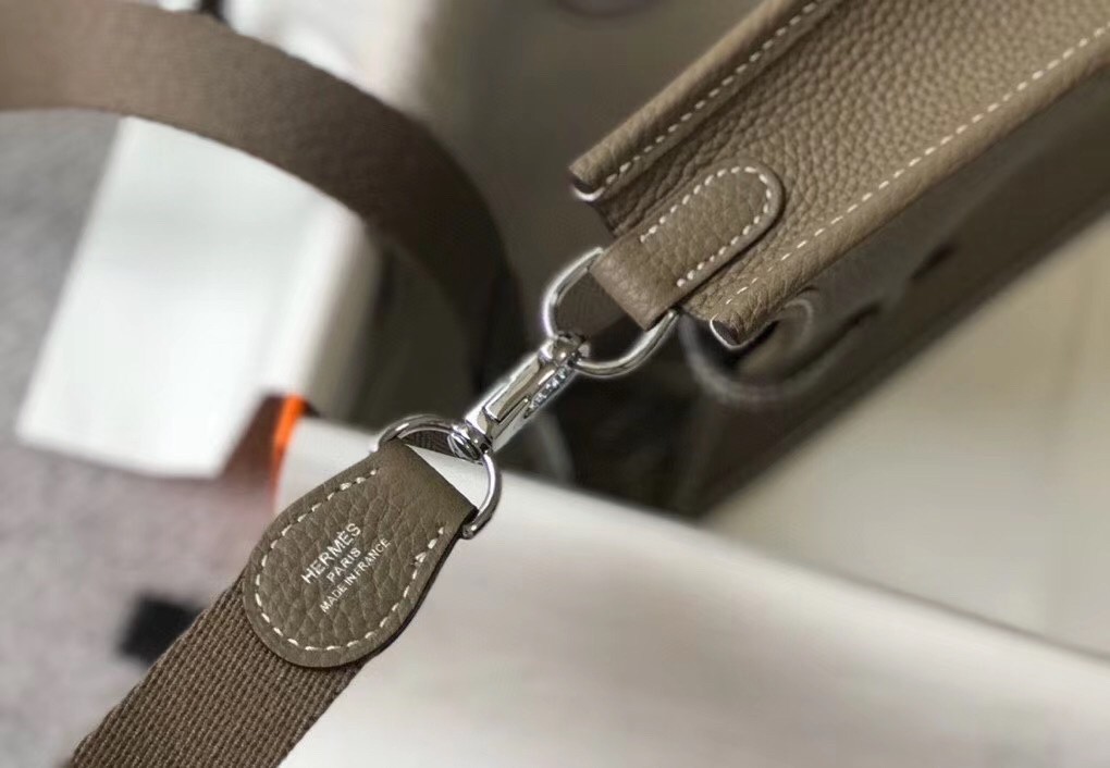 H**mes evelyne iii tpm mini bag in taupe clemence leather