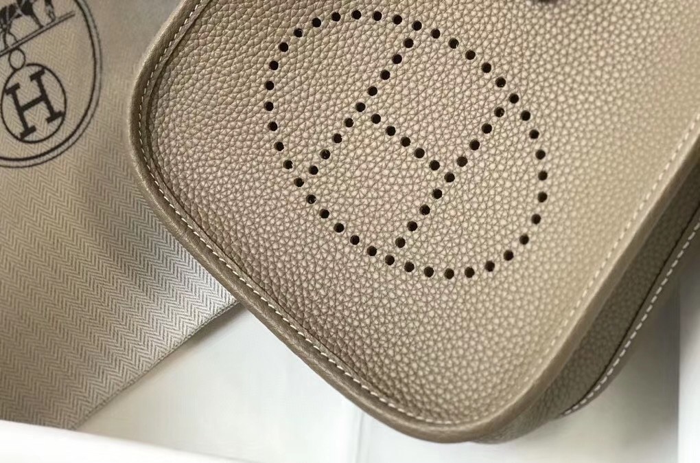 H**mes evelyne iii tpm mini bag in taupe clemence leather