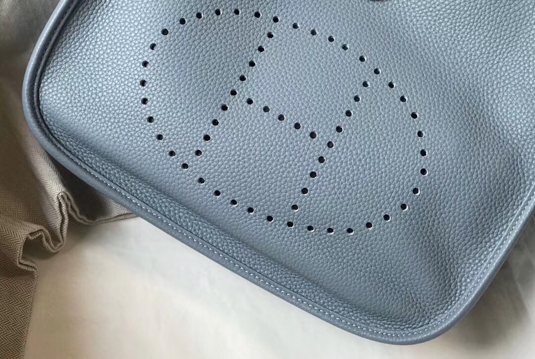 H**mes evelyne iii 29 pm bag in blue lin clemence leather
