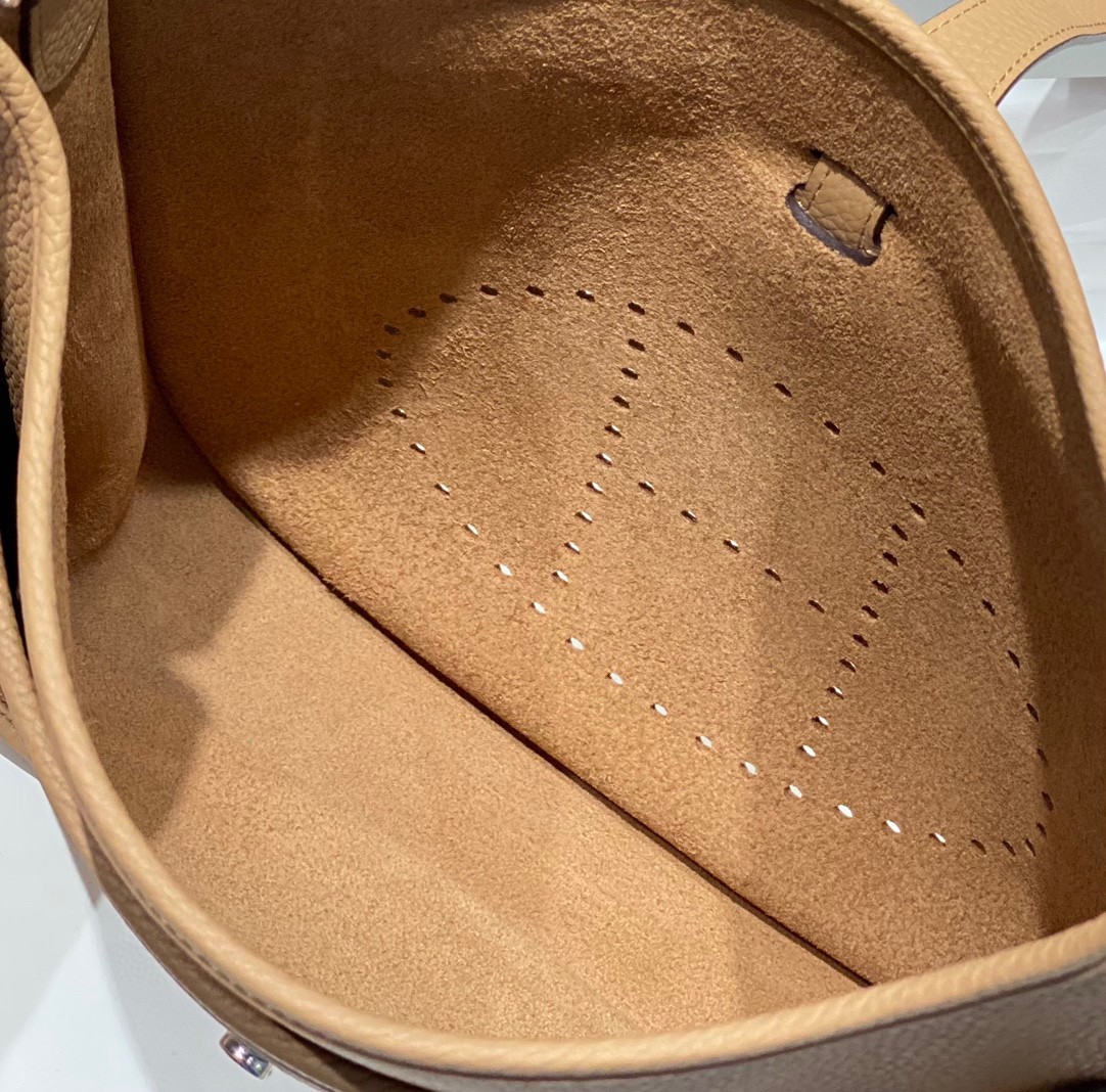 H**mes evelyne iii 29 bag in chai clemence leather