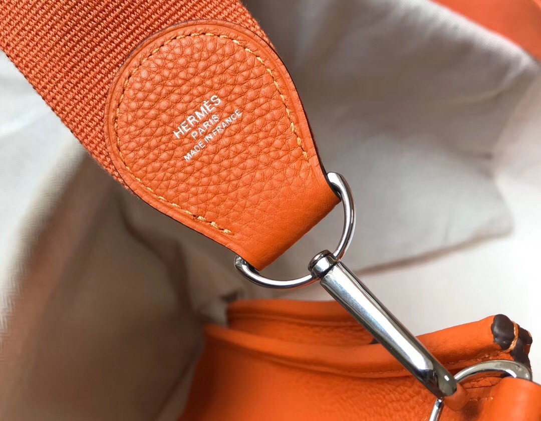 H**mes evelyne iii 29 pm bag in orange clemence leather