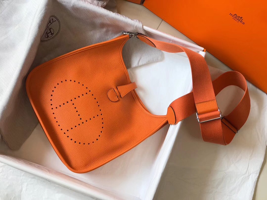 H**mes evelyne iii 29 pm bag in orange clemence leather
