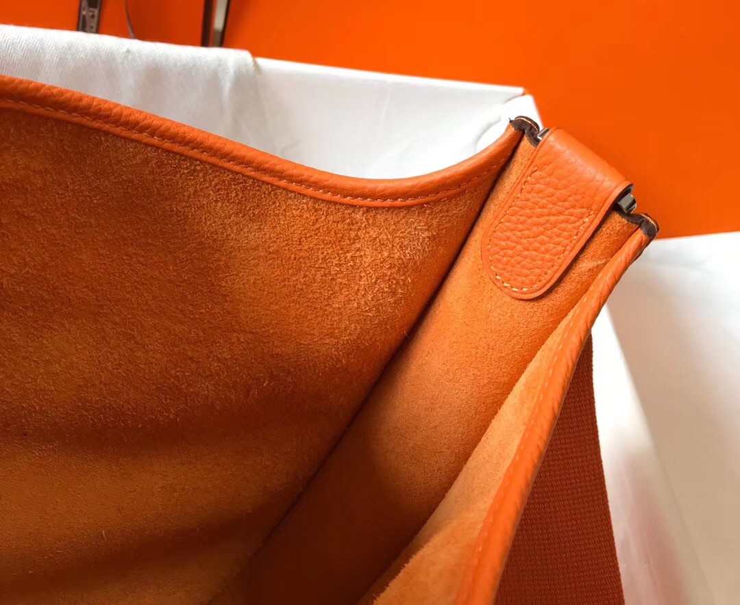 H**mes evelyne iii 29 pm bag in orange clemence leather