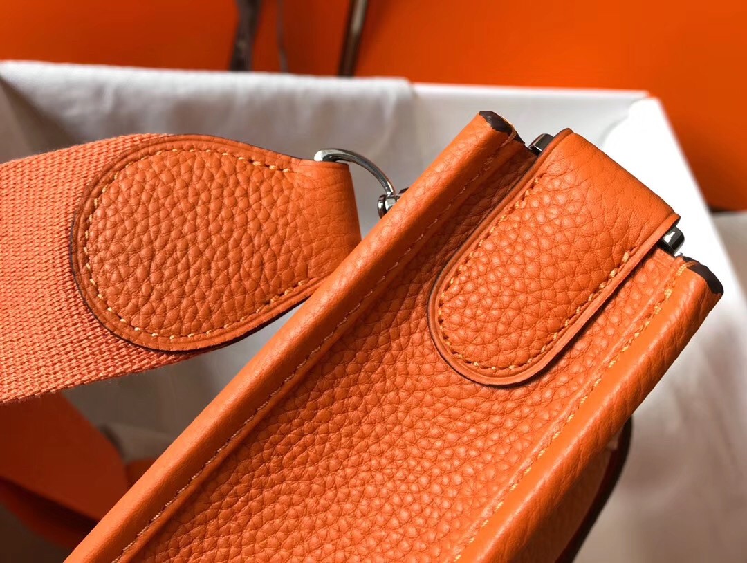 H**mes evelyne iii 29 pm bag in orange clemence leather