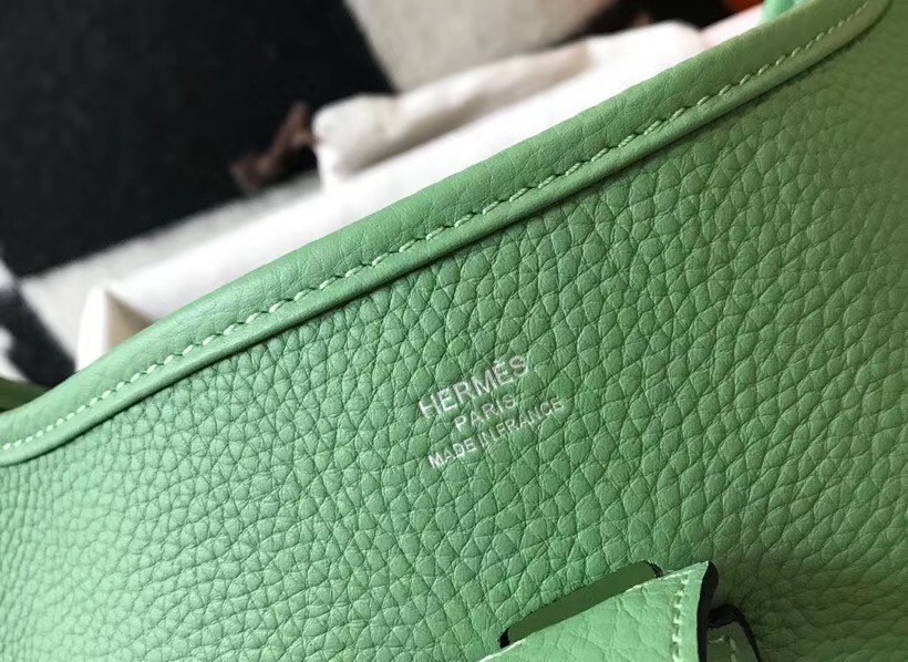 H**mes evelyne iii 29 pm bag in vert criquet clemence leather