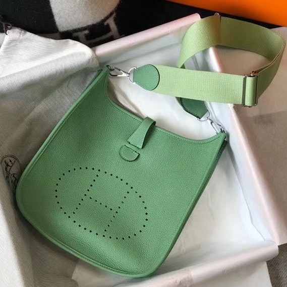 H**mes evelyne iii 29 pm bag in vert criquet clemence leather