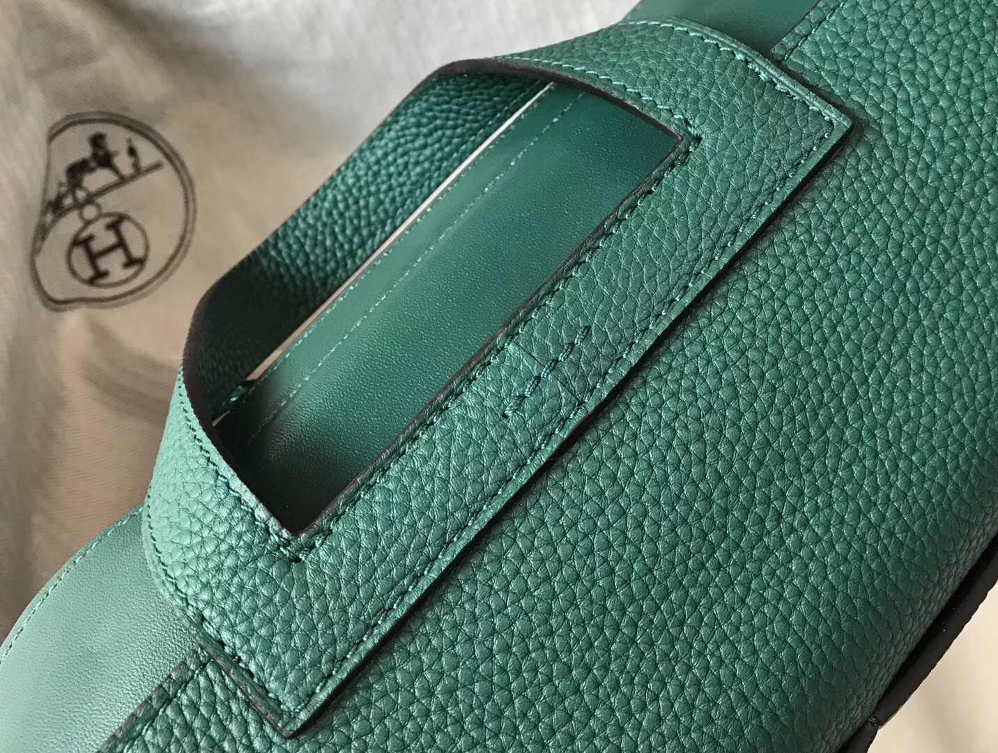 H**mes halzan 31cm bag in malachite clemence leather