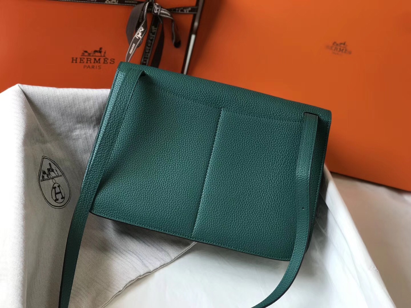 H**mes halzan 31cm bag in malachite clemence leather