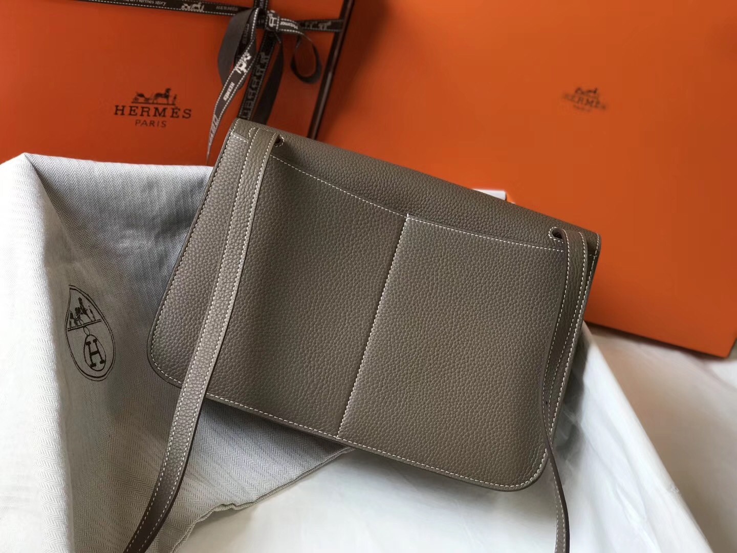 H**mes halzan 31cm bag in taupe clemence leather