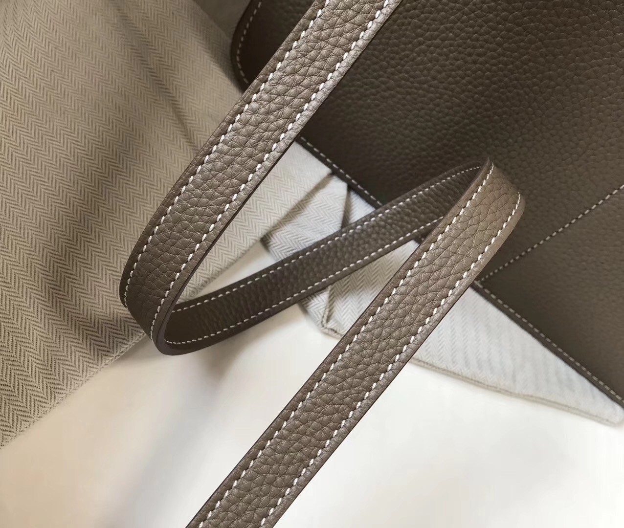 H**mes halzan 31cm bag in taupe clemence leather