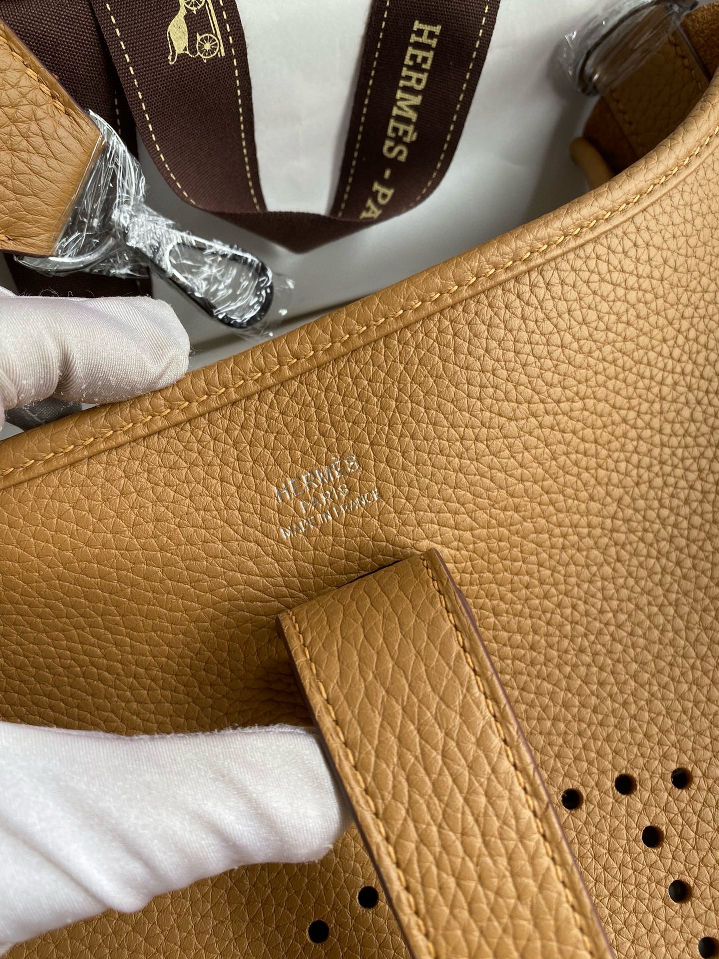 H**mes evelyne iii pm 29 handmade bag in biscuit clemence leather