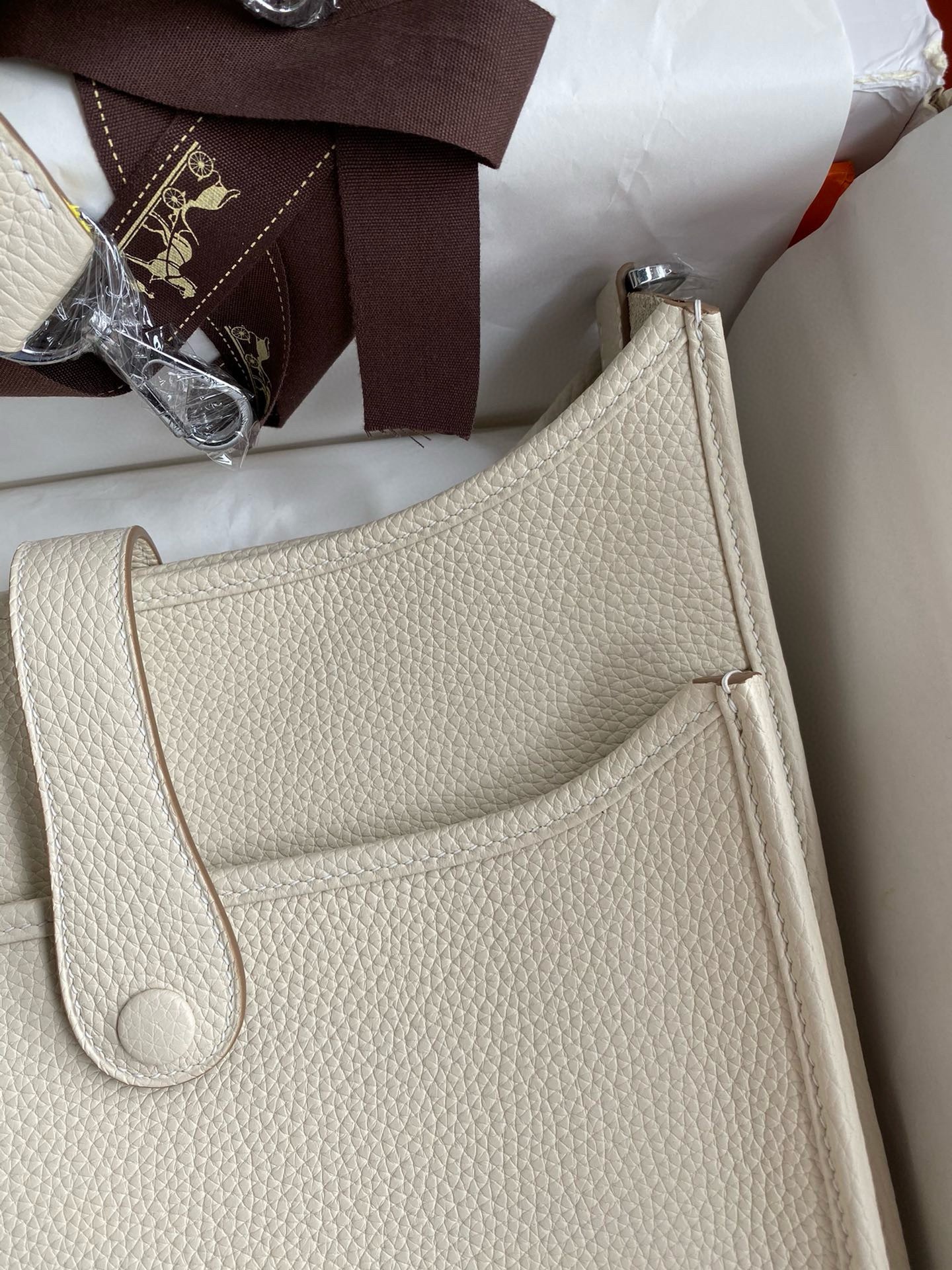 H**mes evelyne iii pm 29 handmade bag in craie clemence leather
