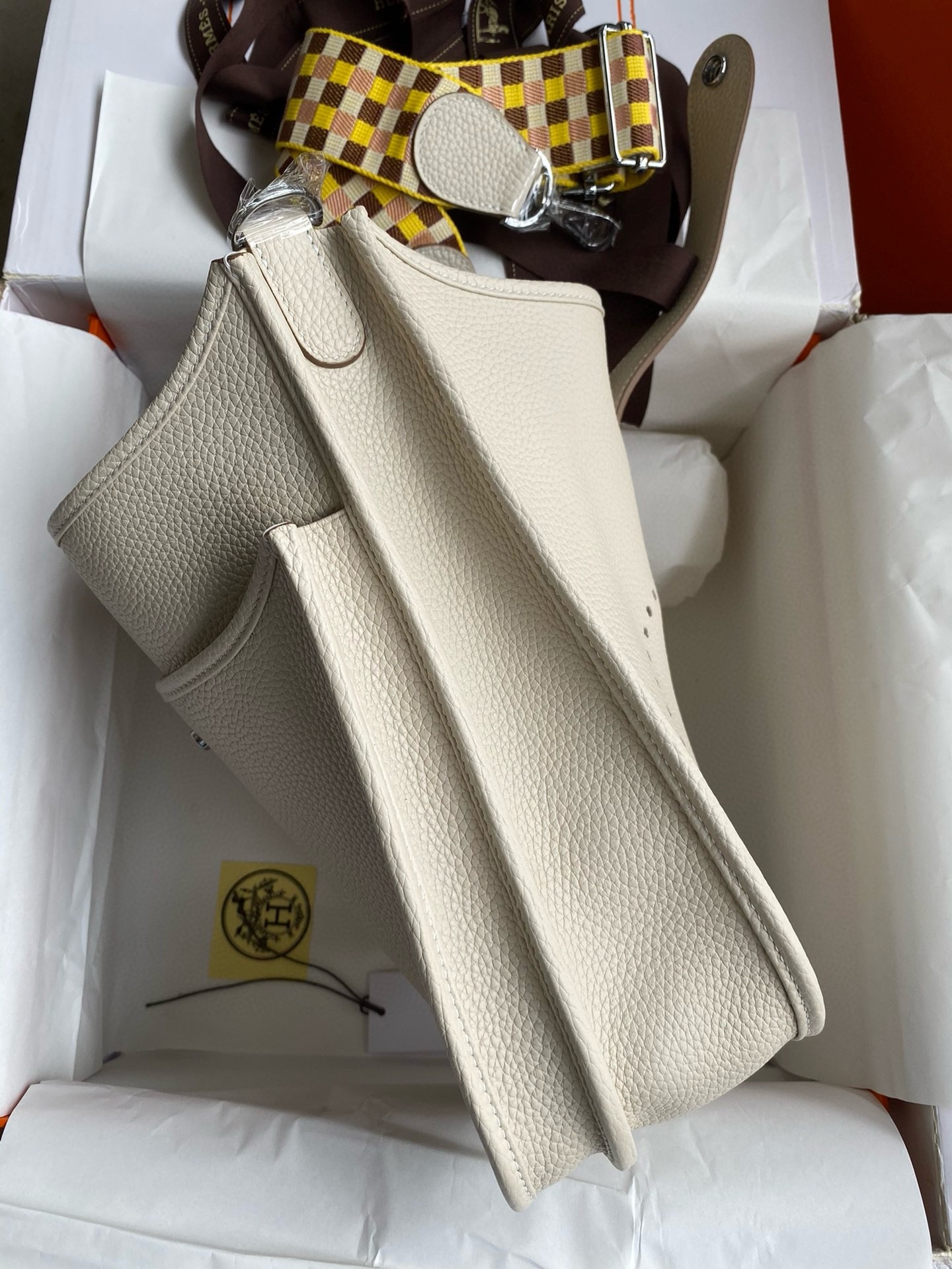 H**mes evelyne iii pm 29 handmade bag in craie clemence leather