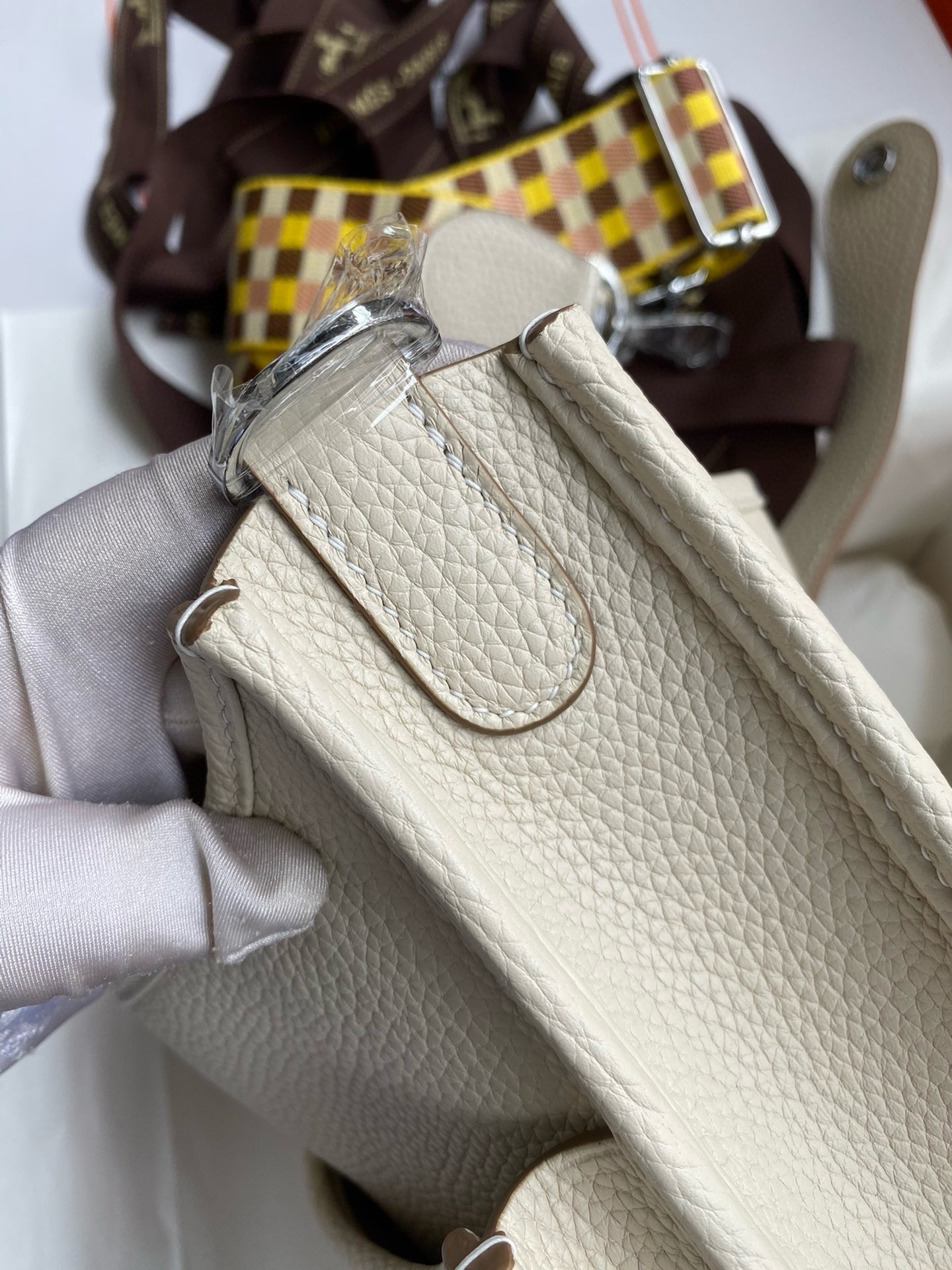 H**mes evelyne iii pm 29 handmade bag in craie clemence leather
