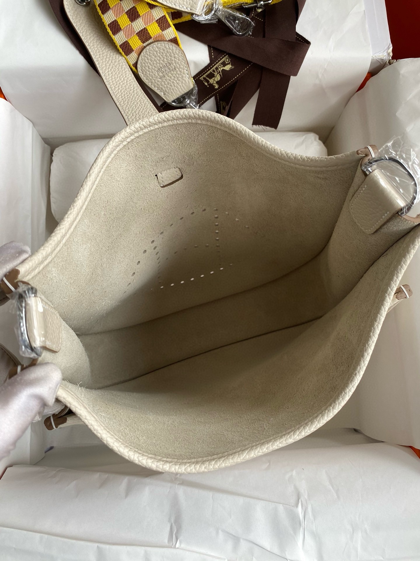 H**mes evelyne iii pm 29 handmade bag in craie clemence leather