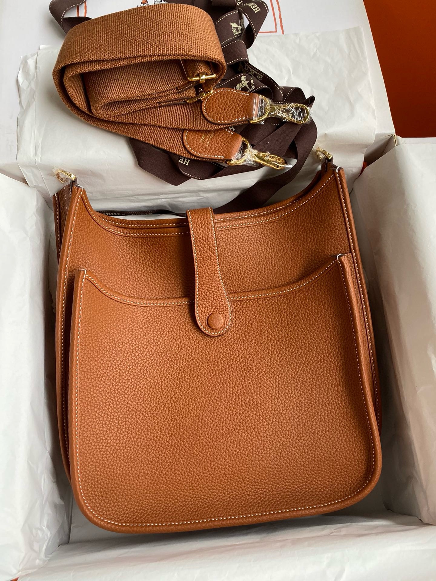 H**mes evelyne iii pm 29 handmade bag in gold clemence leather