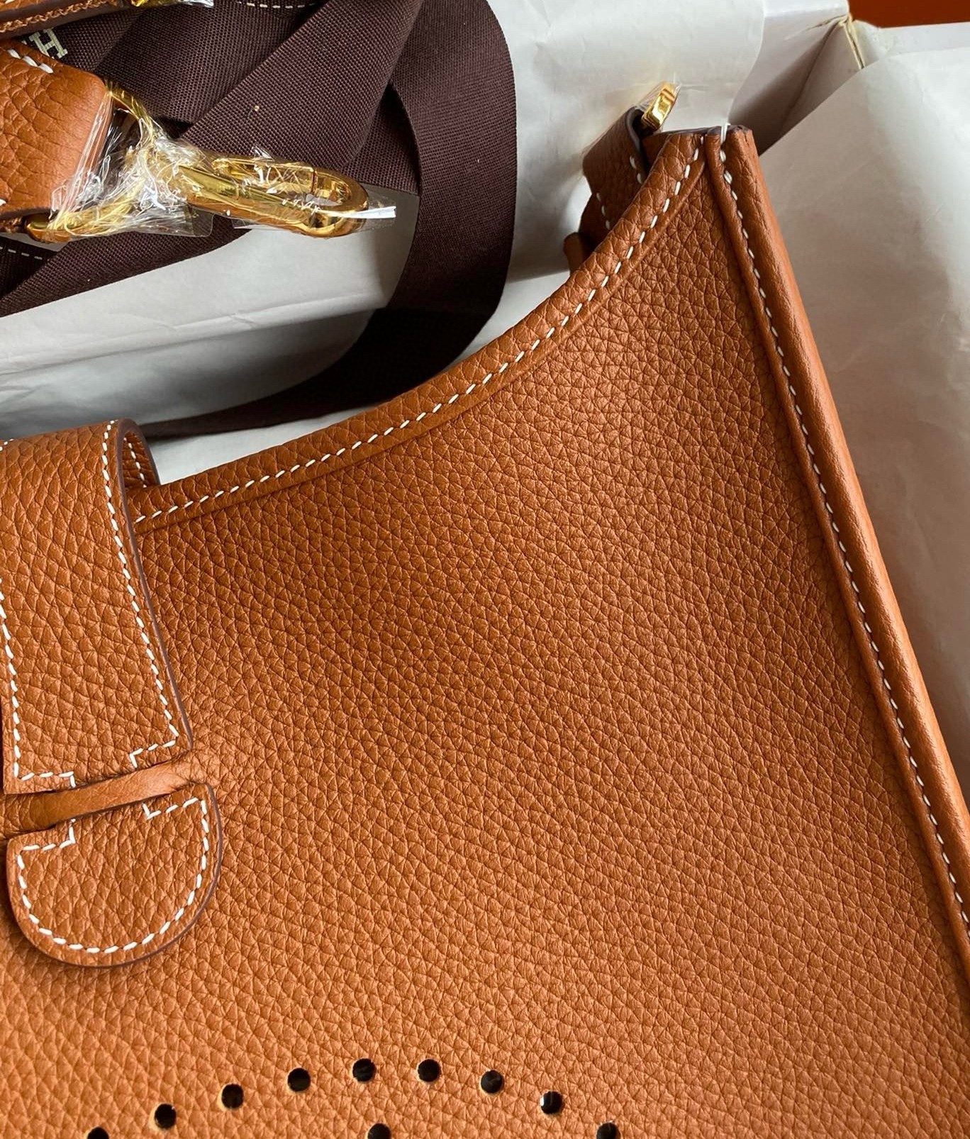 H**mes evelyne iii pm 29 handmade bag in gold clemence leather