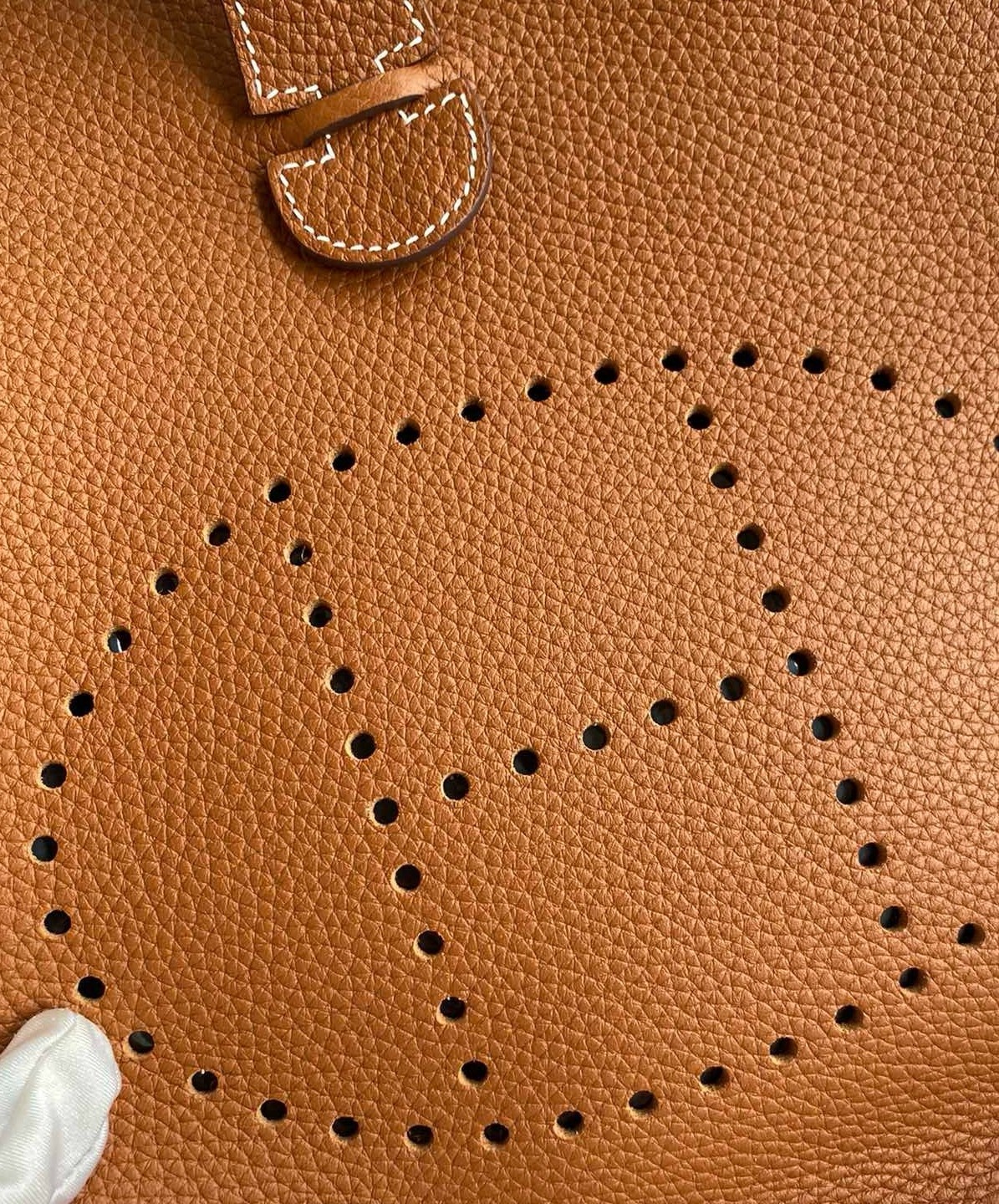 H**mes evelyne iii pm 29 handmade bag in gold clemence leather