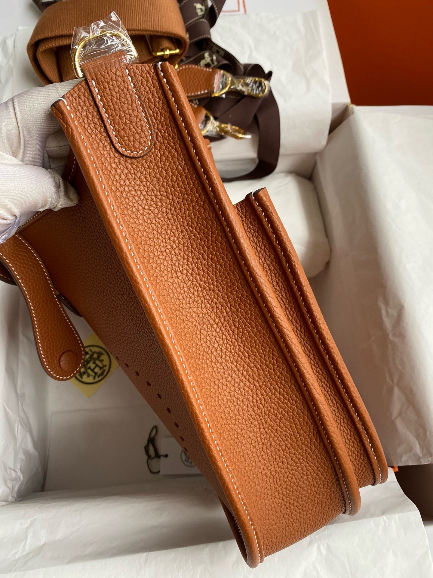 H**mes evelyne iii pm 29 handmade bag in gold clemence leather