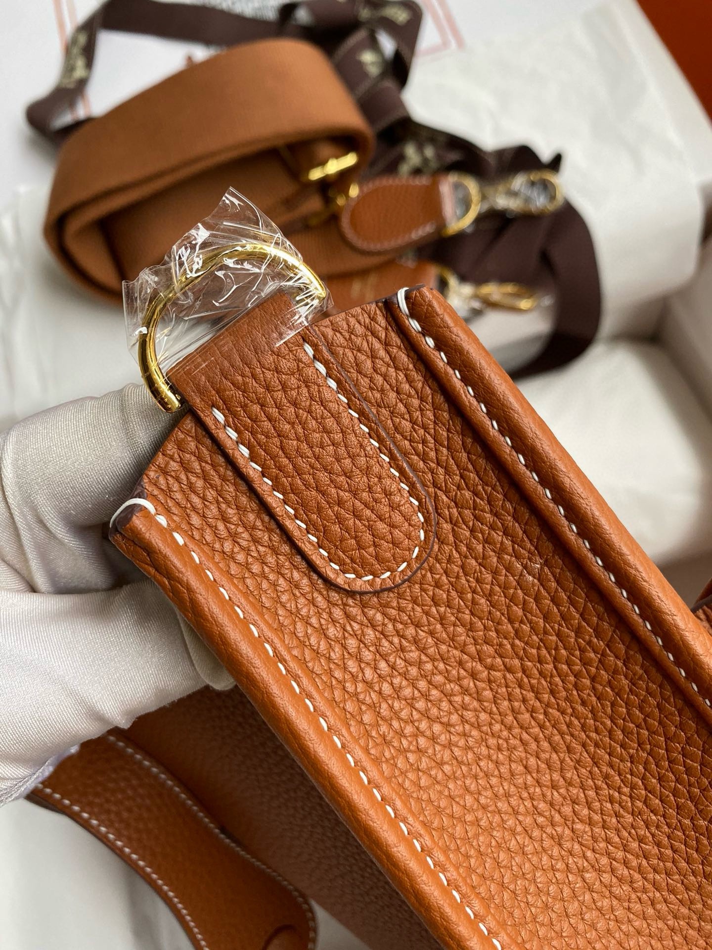 H**mes evelyne iii pm 29 handmade bag in gold clemence leather