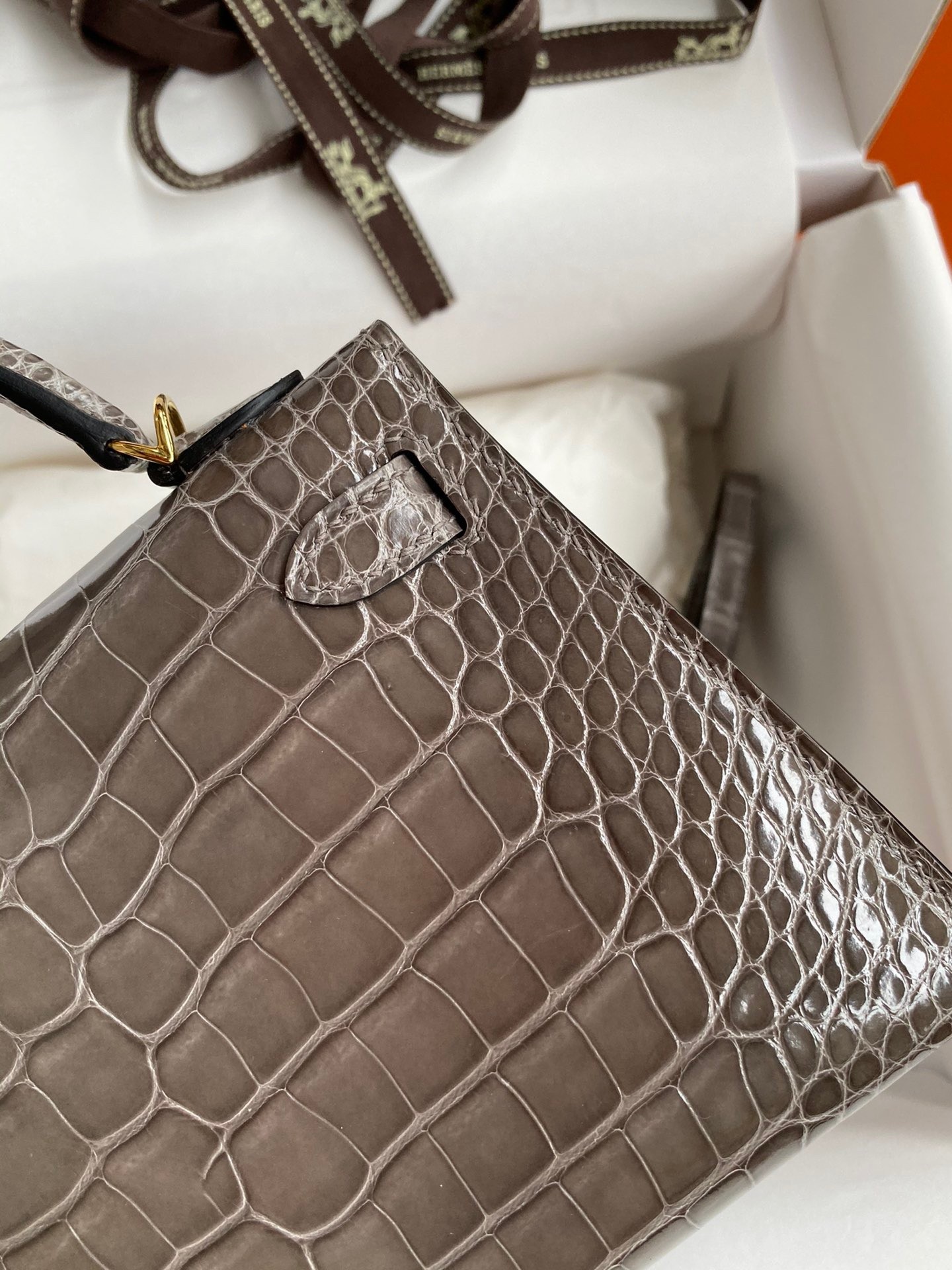 H**mes kelly mini ii sellier handmade bag in gris tourterelle shiny alligator leather