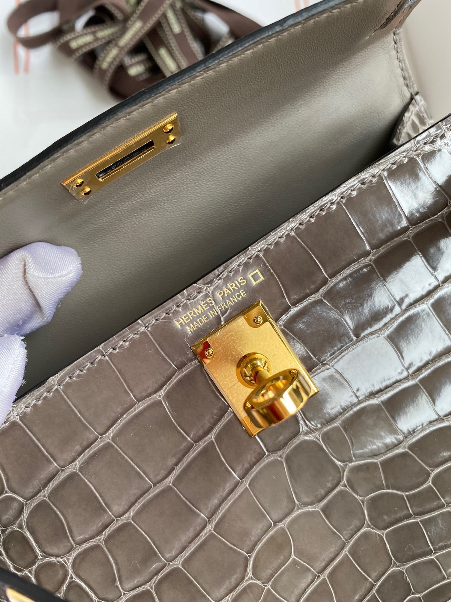 H**mes kelly mini ii sellier handmade bag in gris tourterelle shiny alligator leather