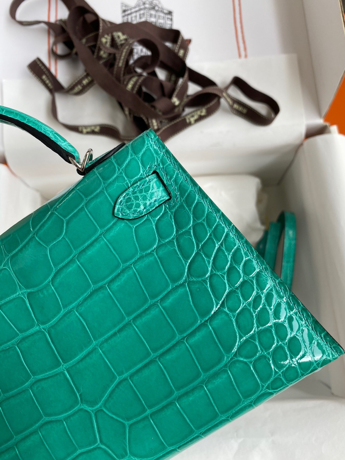 H**mes kelly mini ii sellier handmade bag in vert jude shiny alligator leather