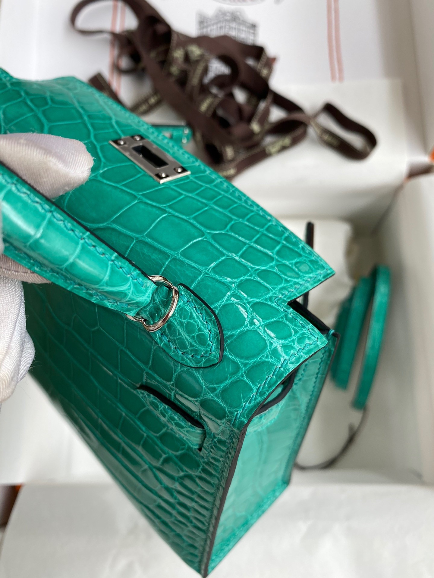 H**mes kelly mini ii sellier handmade bag in vert jude shiny alligator leather