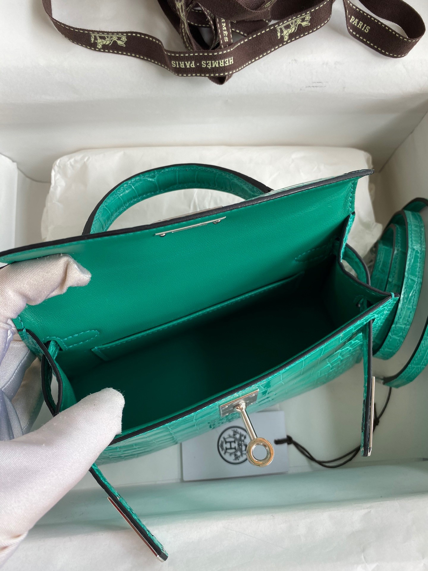 H**mes kelly mini ii sellier handmade bag in vert jude shiny alligator leather
